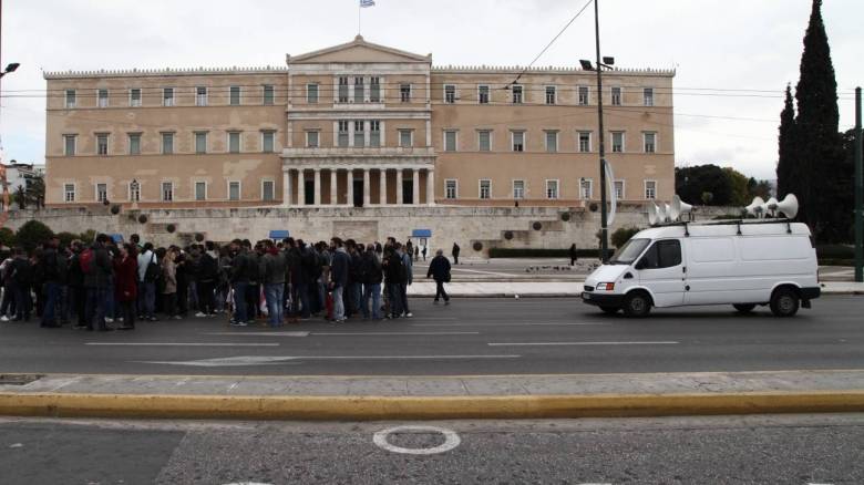 Eξετάσεις για τους δημόσιους υπαλλήλους με πλαστά πτυχία