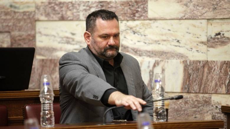 Νέα πρόκληση χρυσαυγιτών στη Βουλή