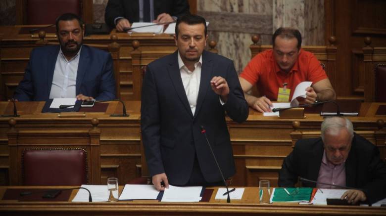 Κόντρα Παππά-Λοβέρδου για τις άδειες στα κανάλια στη Βουλή