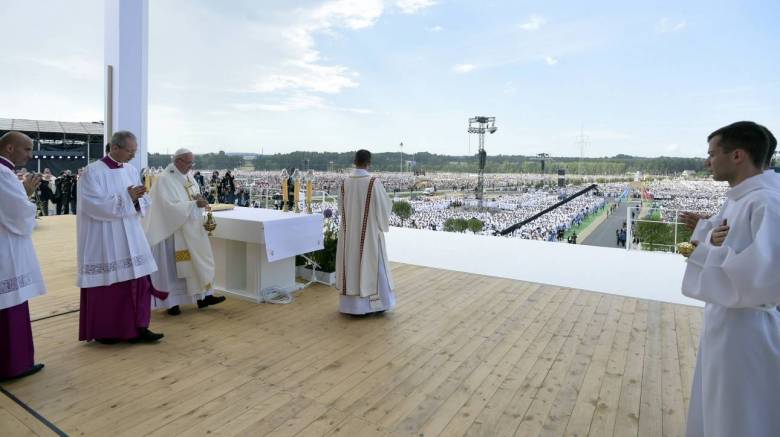 Πάπας Φραγκίσκος: Kάντε προσευχή αντί για chat - Μην αποβλακωθείτε από τα βιντεοπαιχνίδια