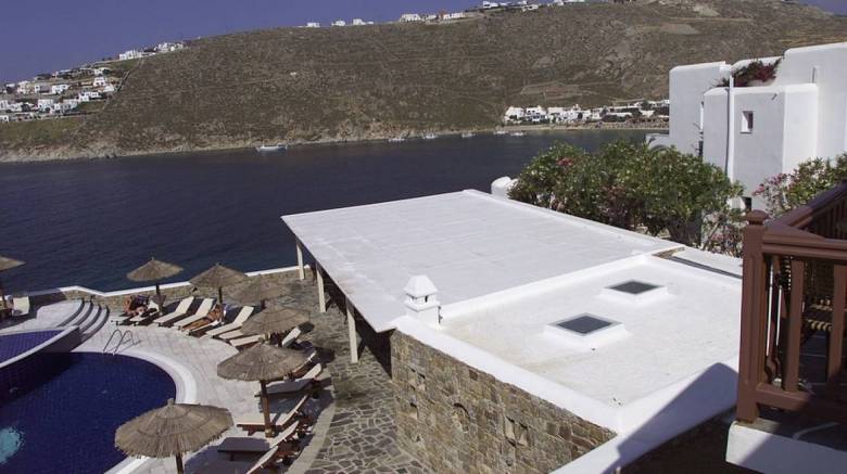 Η Οικονομική Αστυνομία πήγε σαββατοκύριακο Μύκονο και Σαντορίνη