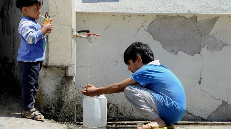 Καθιστική διαμαρτυρία προσφύγων στη Θεσσαλονίκη