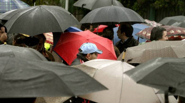 Καιρός: Παρασκευή με βροχές και καταιγίδες