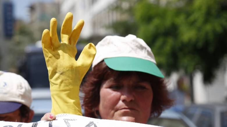 Αγορά Εργασίας: «Δουλειές του ποδαριού με μισθούς ψίχουλα»