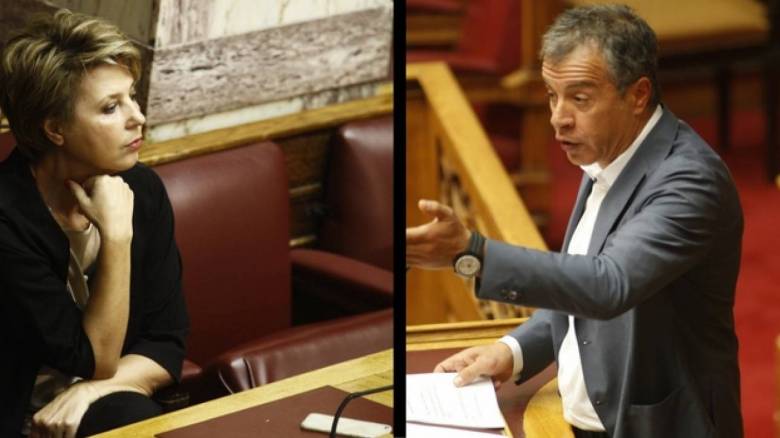 Άγρια κόντρα Μαξίμου - Θεοδωράκη