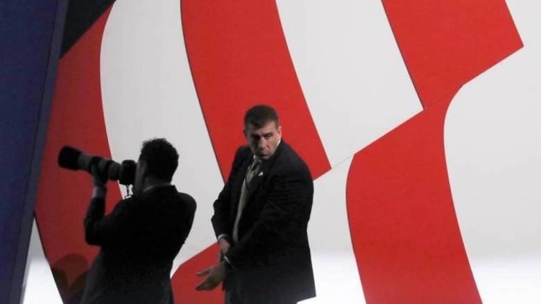 Σκληρό ροκ, χτυπήματα κάτω από τη ζώνη και απουσία πολιτικής