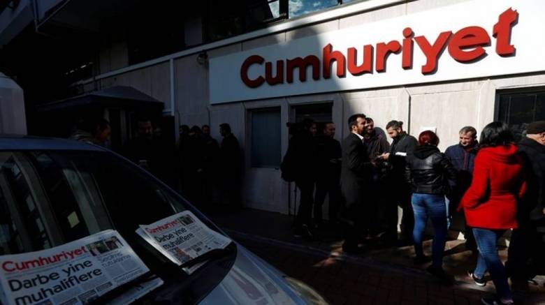 Τουρκία: Συνελήφθη στο αεροδρόμιο της Κων/πολης ο πρόεδρος της Cumhuriyet