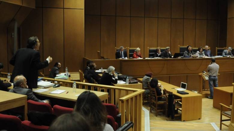 Κατάθεση σοκ στη δίκη της Χρυσής Αυγής: Μας χτυπούσαν στο κεφάλι λυσσωδώς