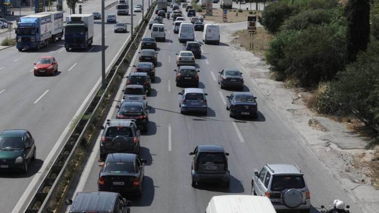 Ανοιχτό το ενδεχόμενο να «παγώσουν» οι αλλαγές στα τέλη κυκλοφορίας