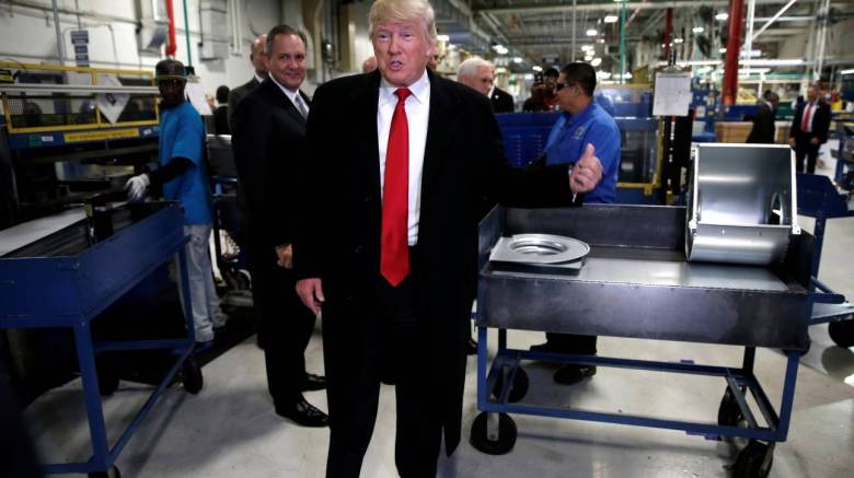 Ντ. Τραμπ: Όσες εταιρείες φεύγουν από τις ΗΠΑ, θα έχουν συνέπειες