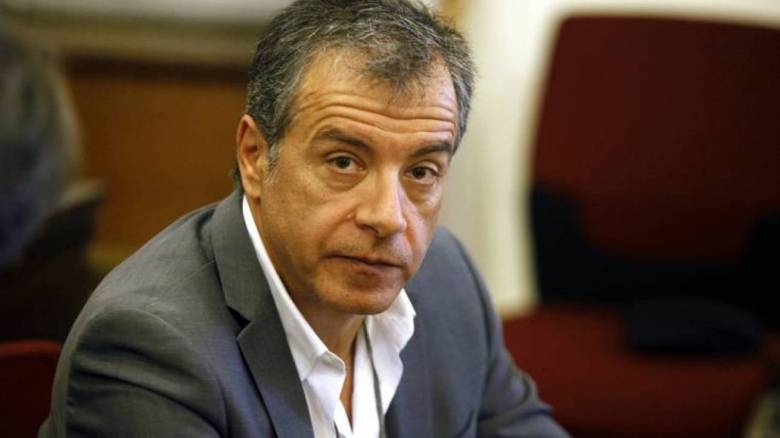 Στ. Θεοδωράκης: Έστω και συμβολικά θα έπρεπε να μειωθούν οι φόροι