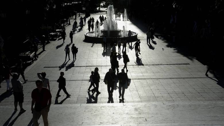 Οι Έλληνες υπερφορολογούνται, παρά το μεγάλο αφορολόγητο