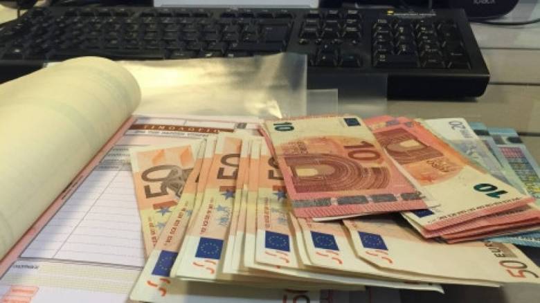 Δύο σενάρια για τη μείωση του αφορολογήτου