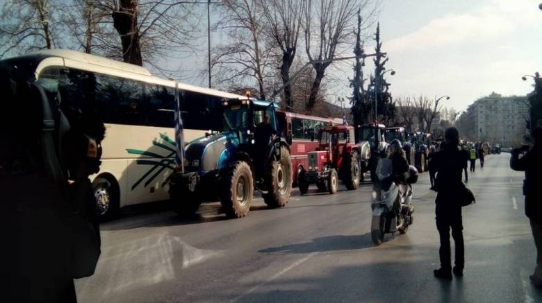 Επεισόδια με εξαγριωμένους αγρότες στη Θεσσαλονίκη (pics&vids)