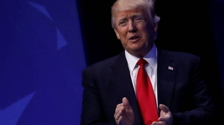 «Το Παρίσι δεν είναι πια Παρίσι» δηλώνει ο Τραμπ για να υπερασπιστεί τη μεταναστευτική του πολιτική