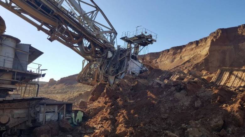 Τρόμος στην Κοζάνη – Τραυματίστηκε χειριστής εκσκαφέα από κατολίσθηση σε ορυχείο (pics)