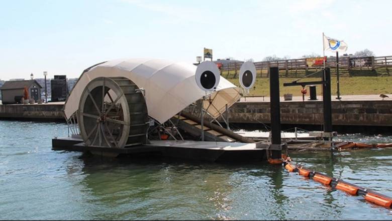 Μηχάνημα έχει μαζέψει 1 εκατ. τόνους σκουπιδιών από τα νερά της Βαλτιμόρης (Vid)