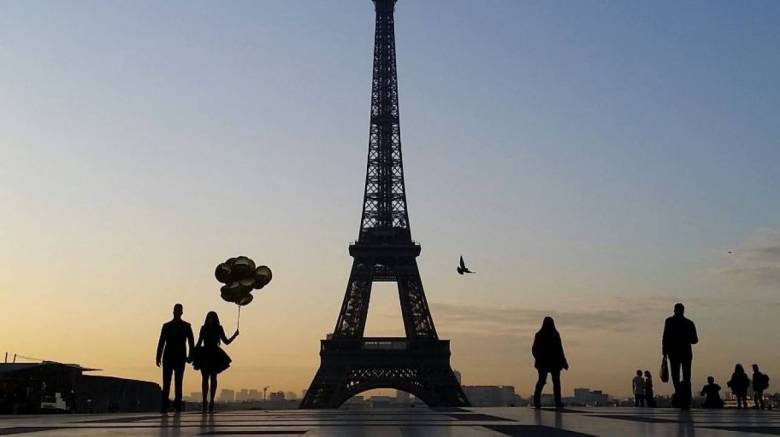 Αγία Πετρούπολη: Ο Πύργος του Άιφελ θα σβήσει τα φώτα του τιμώντας τα θύματα