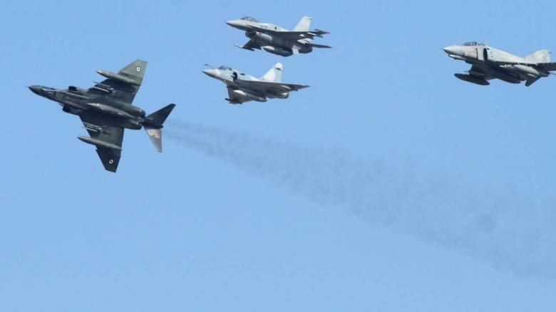 Λάρισα: Τα αεροσκάφη της Πολεμικής Αεροπορίας Phantom αποχαιρέτισαν τους αιθέρες (pics&vid)