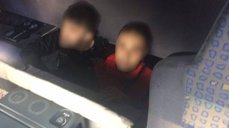 Έκρυβαν μετανάστες σε ρεζερβουάρ και τους μετέφεραν στην Ευρώπη