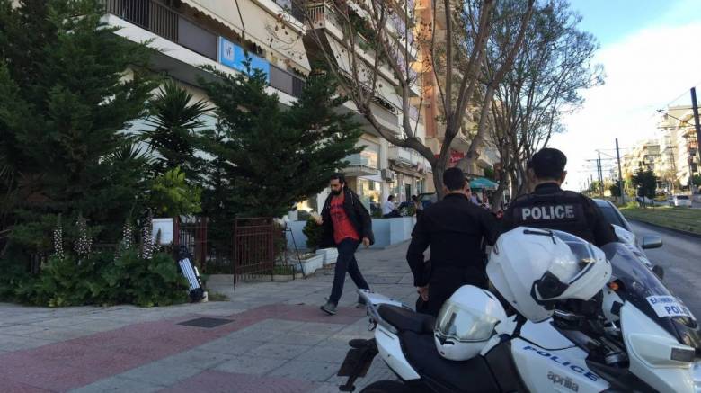 Πυροβολισμοί στη Νέα Σμύρνη - Στο νοσοκομείο προληπτικά μαθητές (pics)