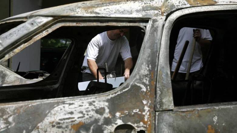 Μυστήριο με δύο νεκρούς σε καμένα αυτοκίνητα σε Καβούρι και Σχιστό