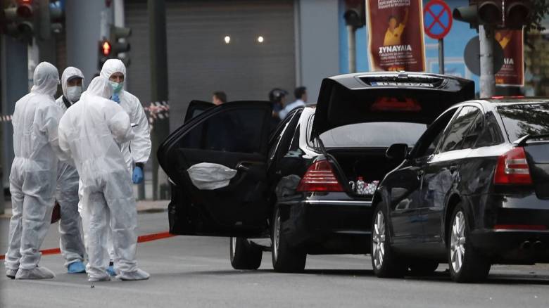 Αλαλούμ με τον τρομοφάκελο στον Λ. Παπαδήμο – Με διαρροή απαντά ο φρούραρχος της Βουλής