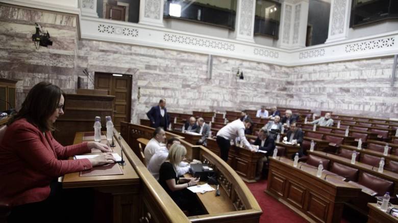 Αποσύρθηκε η ρύθμιση για το δικηγορικό απόρρητο μετά τις αντιδράσεις