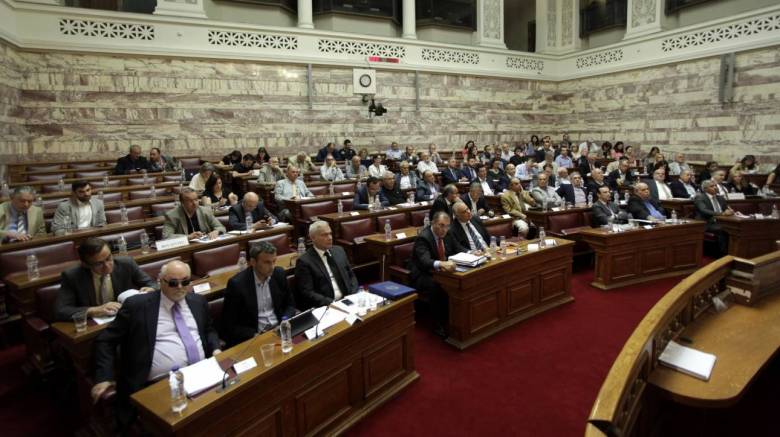 Νέα κυβερνητική οπισθοχώρηση στο φορολογικό νομοσχέδιο