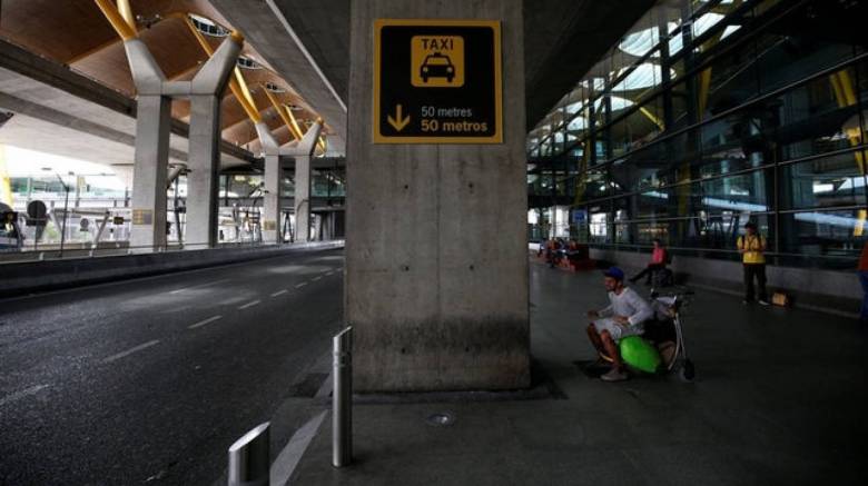 Κίνα: Νεαρή χαστουκίζει υπάλληλο αεροδρομίου επειδή έκλεισε το τσεκ ιν (vid)