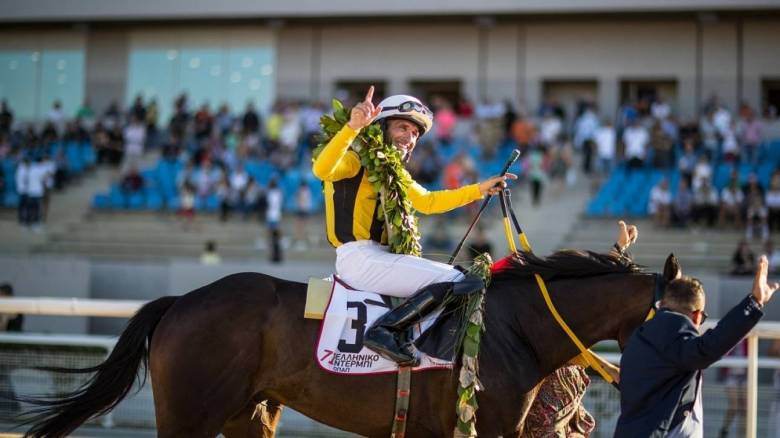 Λάμψη και επώνυμοι καλεσμένοι στο 71ο Ελληνικό Ντέρμπι ΟΠΑΠ