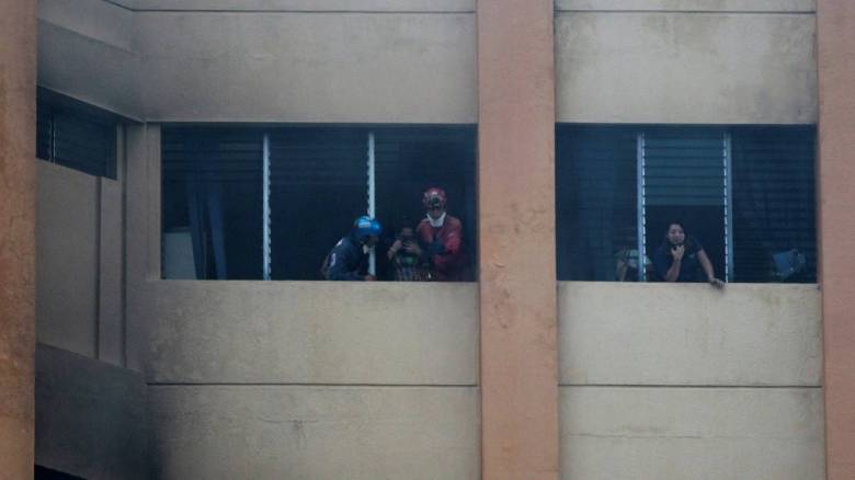 Ελ Σαλβαδόρ: Φονική πυρκαγιά στο ΥΠΟΙΚ-Εγκλωβισμένος πήδηξε στο κενό για να σωθεί από τις φλόγες