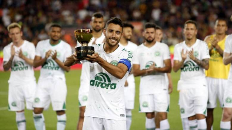 Συγκίνηση στο Καμπ Νου για την Τσαπεκοένσε (pics&vids)