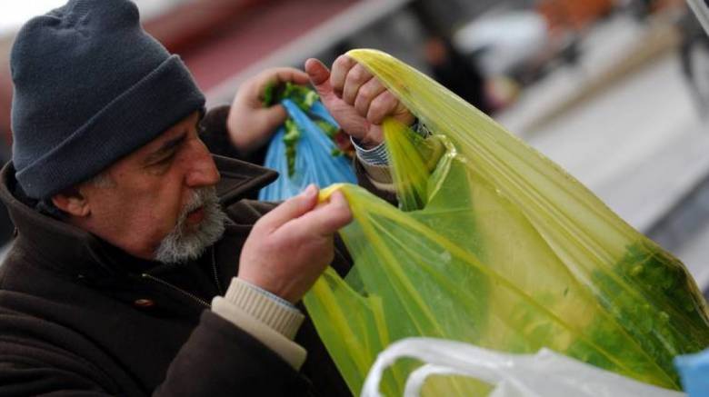 Τέλος η δωρεάν διάθεση πλαστικής σακούλας στα σούπερ μάρκετ από το νέο έτος