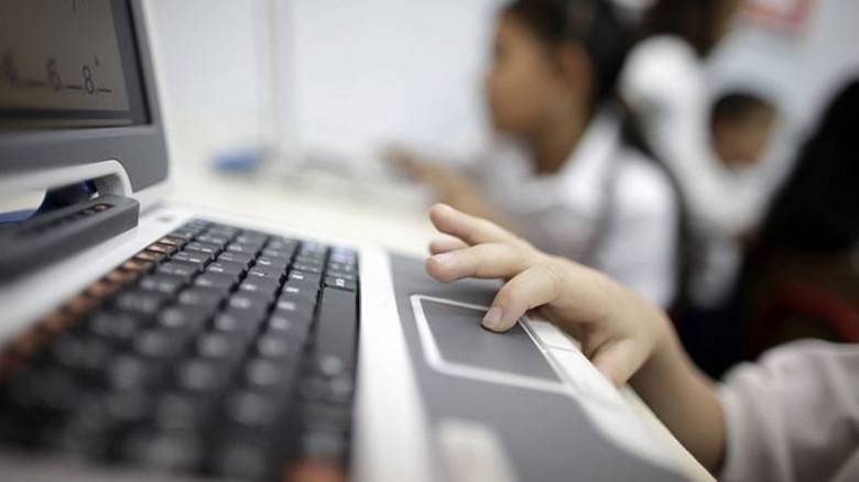 Παιδιά και διαδίκτυο: Οι προκλήσεις και οι κίνδυνοι που ελλοχεύουν (infographic)