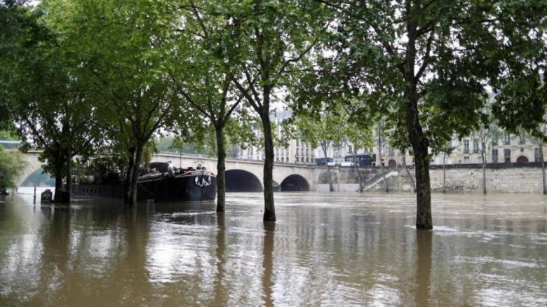 Βόρεια Ιταλία: H κακοκαιρία προκαλεί υπερχείλιση ποταμών