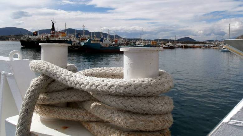 Προσάραξη παροπλισμένου πλοίου στην Κυνοσούρα Σαλαμίνας