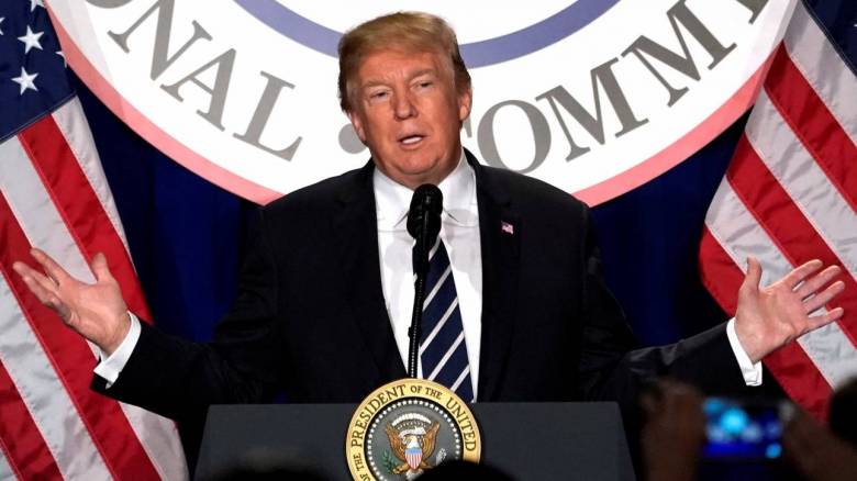 Ο Τραμπ κατηγορεί το FBI και το υπ. Δικαιοσύνης ότι πολιτικοποιούν έρευνες υπέρ των Δημοκρατικών