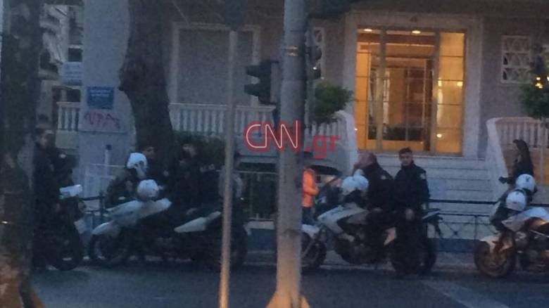 Επιχείρηση της ΕΛ.ΑΣ. για τον εντοπισμό μελών του Ρουβίκωνα – Έρευνες σε λεωφορείο στην Κηφισίας