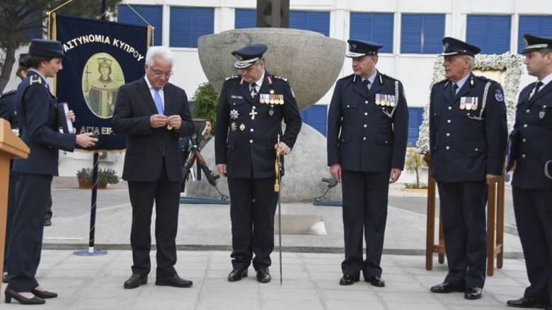 Βράβευση του Αρχηγού της Ελληνικής Αστυνομίας στην Κύπρο με το Μετάλλιο Αξίας και Τιμής