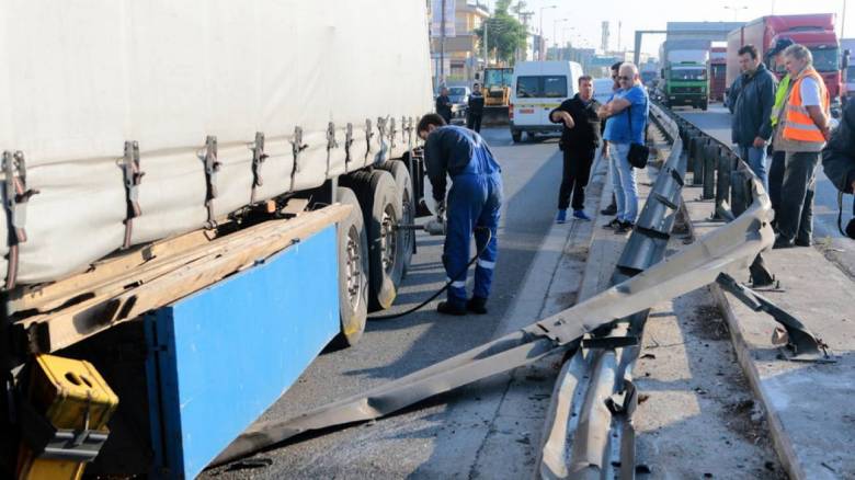 Τροχαίο στον Κηφισό: «Είχα πιει, αλλά ένιωθα καλά», λέει ο οδηγός της νταλίκας