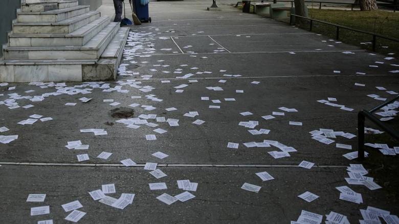 Παρέμβαση του Ρουβίκωνα έξω από το σπίτι της πρέσβειρας της Αυστρίας