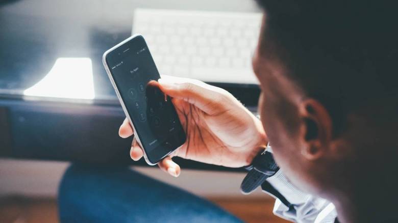 Τι αλλάζει στις χρεώσεις κλήσεων εντός της ΕΕ