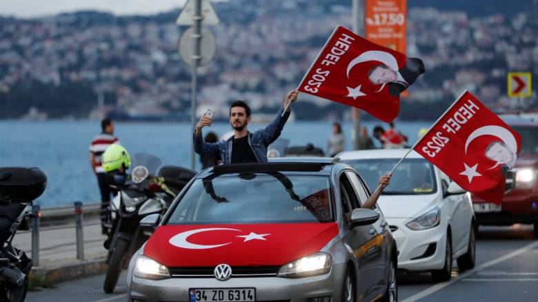 Νίκη Ερντογάν από τον πρώτο γύρο δείχνουν τα μέχρι στιγμής αποτελέσματα