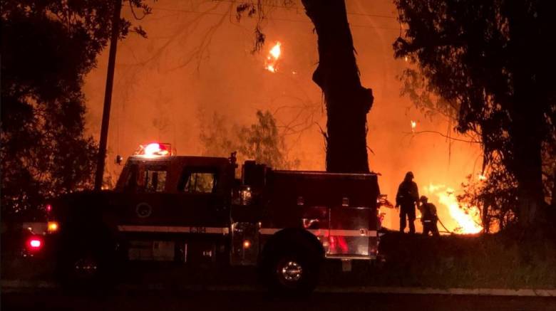 Πύρινη κόλαση στην Καλιφόρνια: Απομακρύνονται οι κάτοικοι