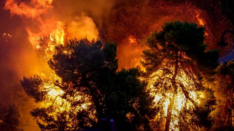 Φωτιά Νέος Βουτζάς: Ένας νεκρός, πολλοί τραυματίες