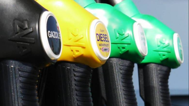 Σήμερα οι αποφάσεις της ΡΑΕ για την επιβολή πλαφόν στη τιμή της βενζίνης