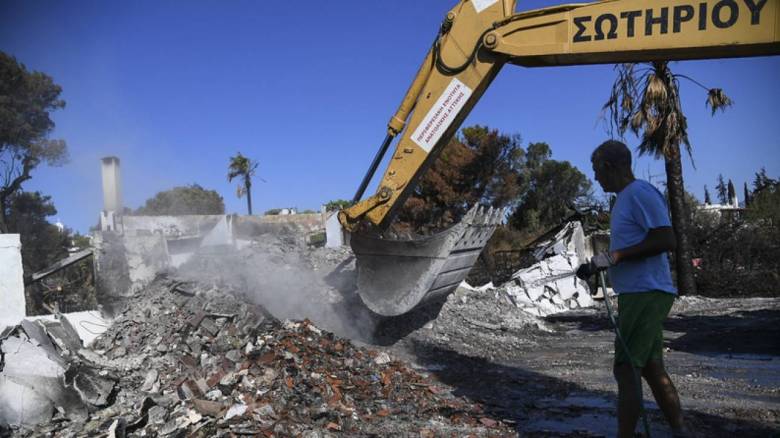 Ξεκίνησαν οι πρώτες κατεδαφίσεις «κόκκινων» κτηρίων στο Μάτι