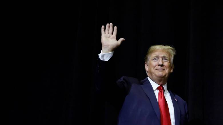 Ο Τραμπ χαιρετίζει τη στρατιωτική παρέλαση «χωρίς πυρηνικούς πυραύλους» στη Β. Κορέα