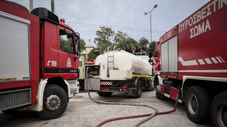 Μεγάλη φωτιά σε καπνοβιομηχανία στην Καβάλα